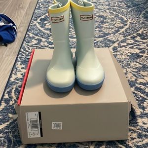 New in box never worn hunter unisex toddler Davison rain boots